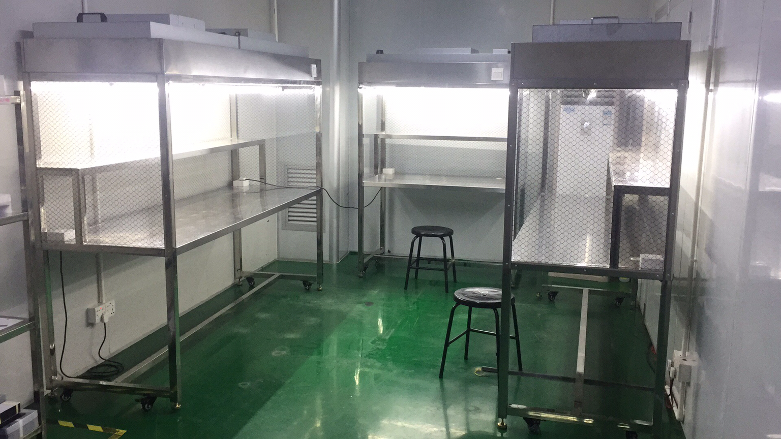 大亞灣防靜電不銹鋼鋁型材無塵潔凈工作臺(tái)制作廠家
